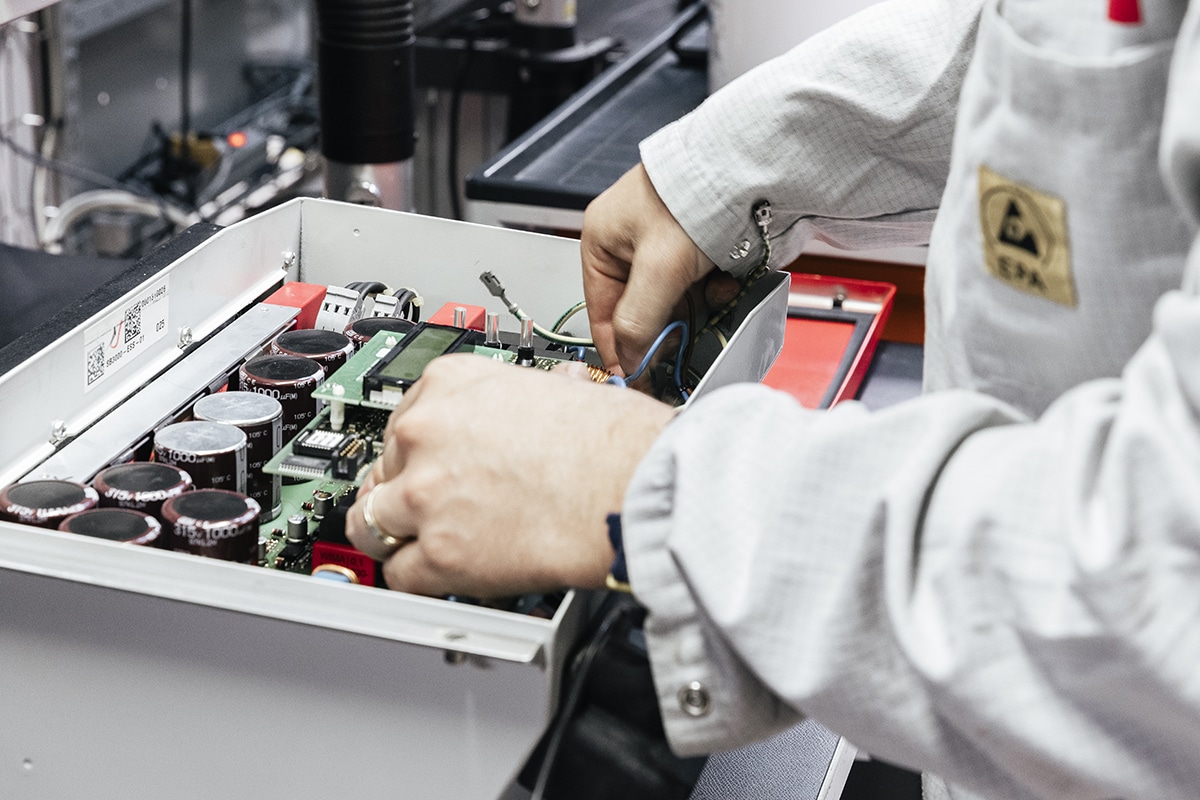 Rexel Belgique et TVH lancent un service de réparation durable pour les onduleurs et les bornes de recharge 11